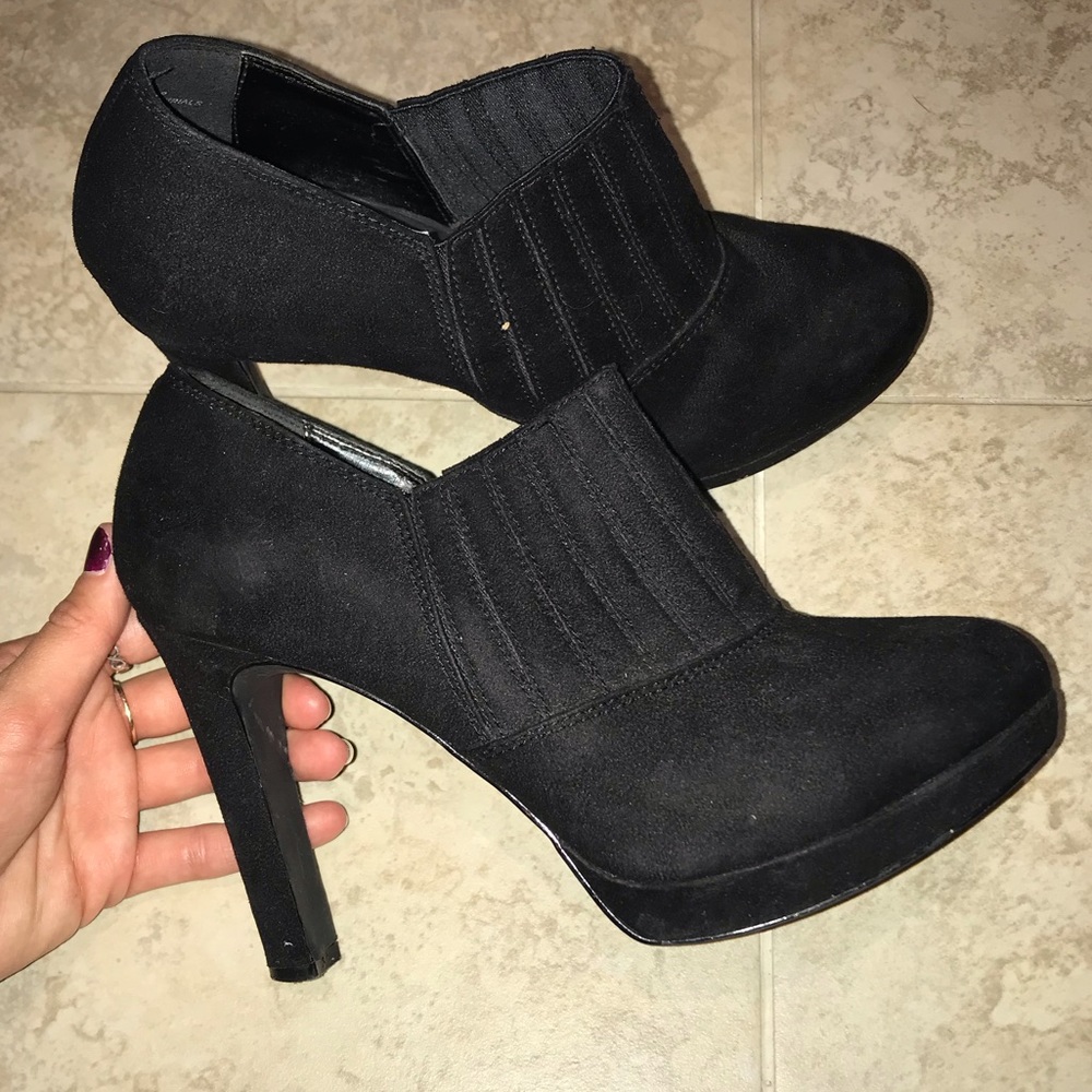 Super Cute IMPO Black Booty style Heels
